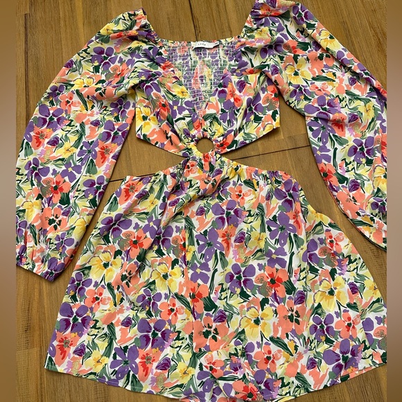 Cute floral romper - Picture 3 of 3